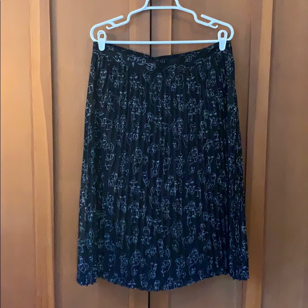 Black midi accordion skirt with face detail